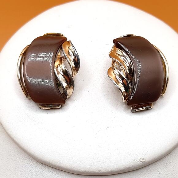 Vintage Brown Lucite Gold Tone Jewelry: Necklace Clip Earrings, 1950s Jewelry - Picture 3 of 10